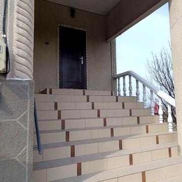 Продається будинок в передмісті в с.Довжок