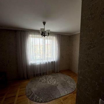 здається трикімнатна квартира