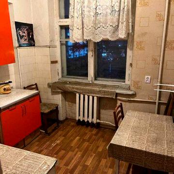 3 кімнатна квартира високі стелі