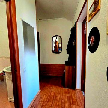 Продаж двокімнатної квартири в приватному будинку у Володарці