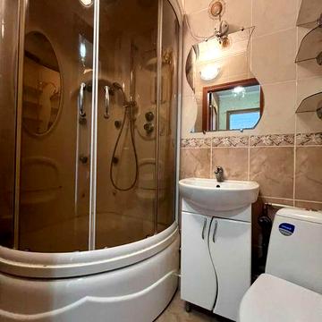 Супер квартира, низ ринку - Виставка, середній поверх, Хороша ціна