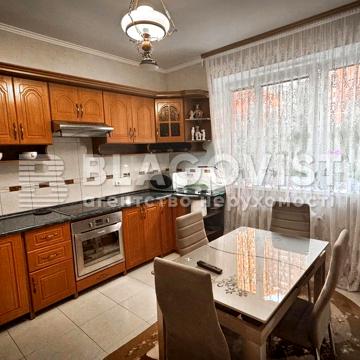 Анни Ахматової вул., 13г