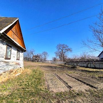 Продається будинок з великою ділянкою  Левків
