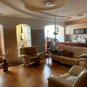 Левитана \Королева ! В  центре  Таирова!