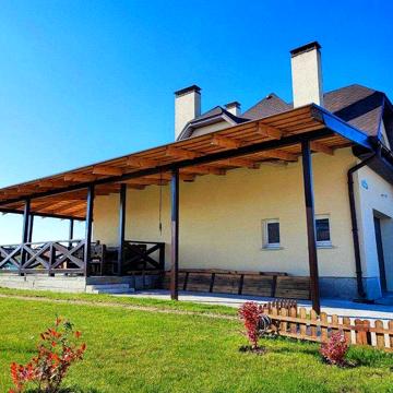 Двоповерховий будинок з ремонтом, с.Березівка. 15 соток