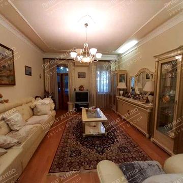 Історичний центр! Сталінка з ліфтом та бомбосховищем.