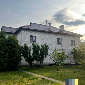 Весняна вул., 16