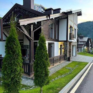 Продаж котеджу в центрі курорту Буковель