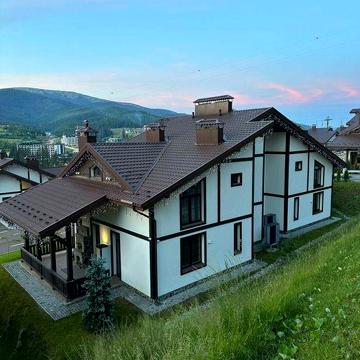 Продаж котеджу в центрі курорту Буковель
