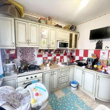 Продам великогабаритну двокімнатну квартиру на Намиві!