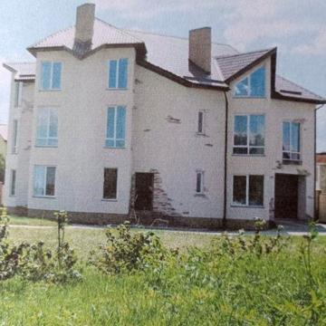 Продам житловий комплекс та земельну ділянку 50сот.с.Пухівка.