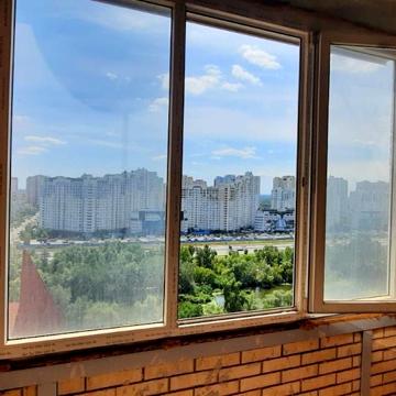 Срібнокільська вул., 12