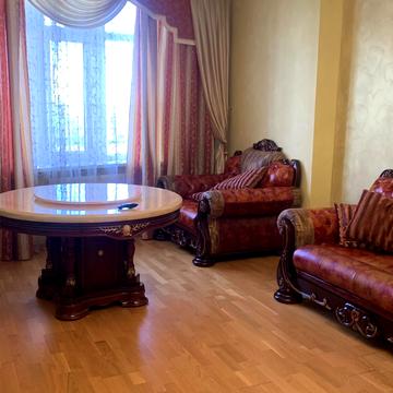 Миколи Ушакова вул., 1-В
