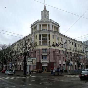 1 ком.Центр,Д.Яворницкого 83,угол Фабра( Серова),парковая зона.
