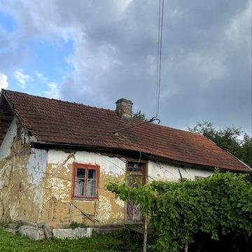 Продається будинок з ділянкою у с. Баківці