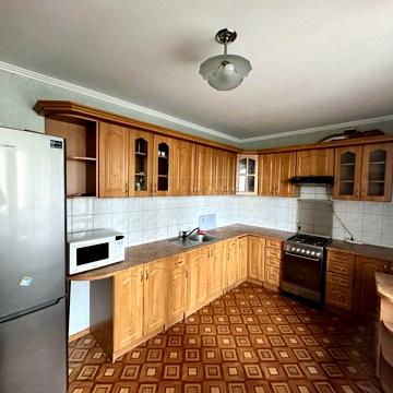 Пасічна вул., 38