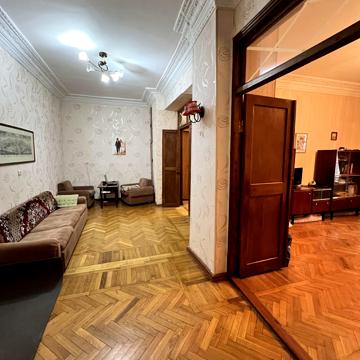 Єврейська вул., 13