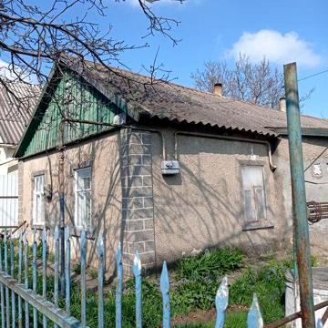 Продам жилой дом на участке 10 соток.