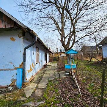Недорого продається будинок з ділянкою 22 сотки.