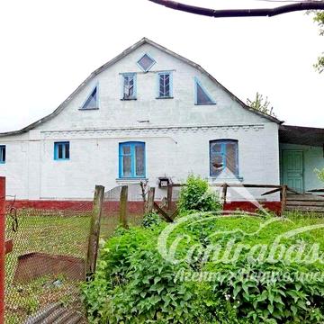 Цегляний добротний будинок 139 м² з комунікаціями всередині.