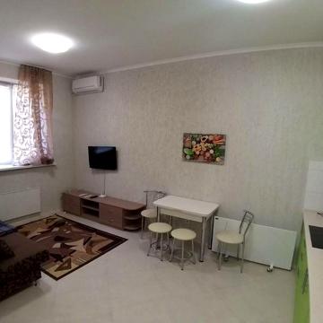 Однокімнатна студія  з окремим входом ( Вул.Переяславська, 23)