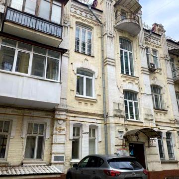 Гоголівська, 41б, продаж 4х кімн. кв. в Центрі, Без%