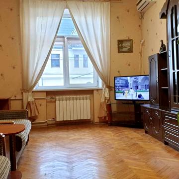 Круглоуніверситетська вул., 13