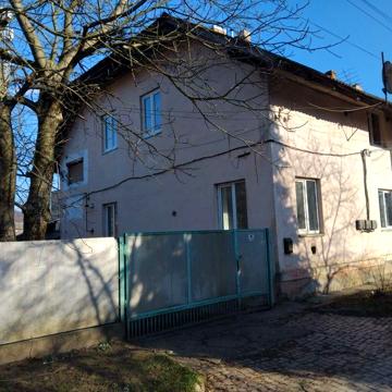 Продаємо 1 к квартиру з ділянкою у Сваляві  Закарпатської