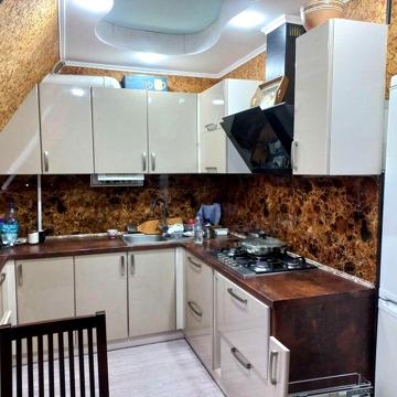 В Чугуеве продам 3х ком. квартиру c действующим камином