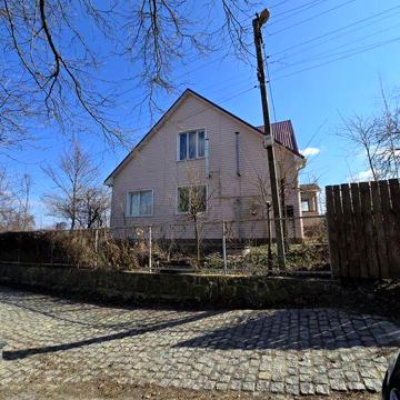 Продаж затишного будинку