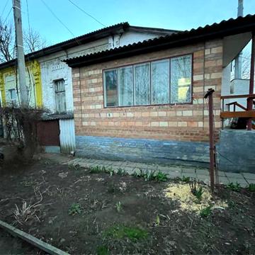 Продаж частини будинку зі зручностями. Центр Таращі, все поруч