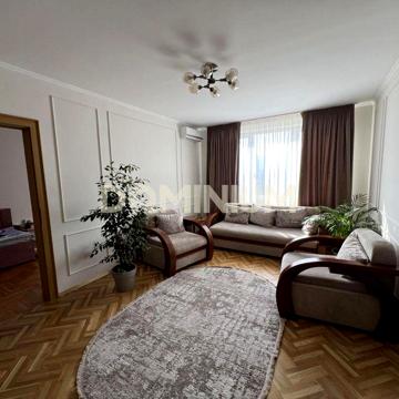 Продається 5-ти кімнатна квартира в самому центрі м. Хуст