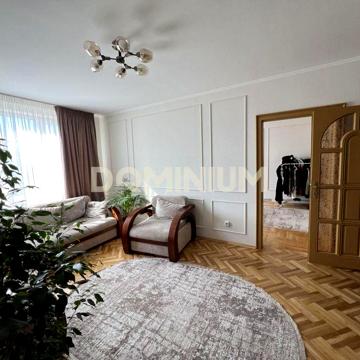 Продається 5-ти кімнатна квартира в самому центрі м. Хуст