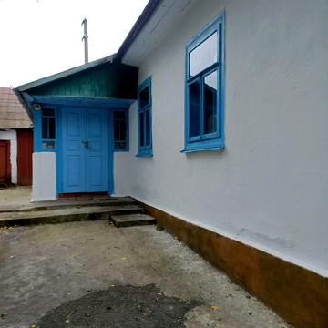 Центральна, 1