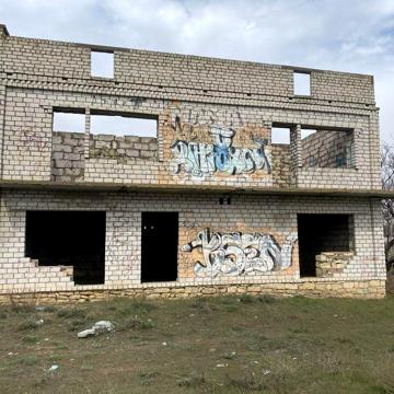 Будинок,коробка,територія