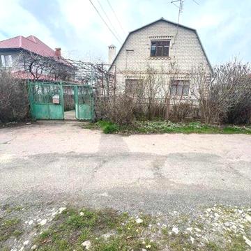 Продам добротный двухэтажный дом  в Черноморке, рядом море.