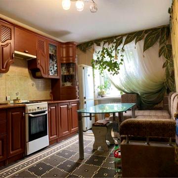 Продаж гарної 3-кімнатної квартири. Загот-Зерно, цегла. ТОРГ БУДЕ!