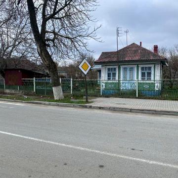 Продається будинок в Сокирянах біля базару