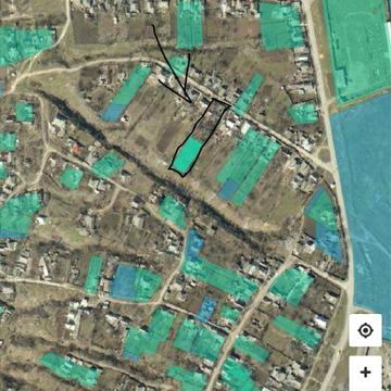 Будинок з приватизованою земельною ділянкою