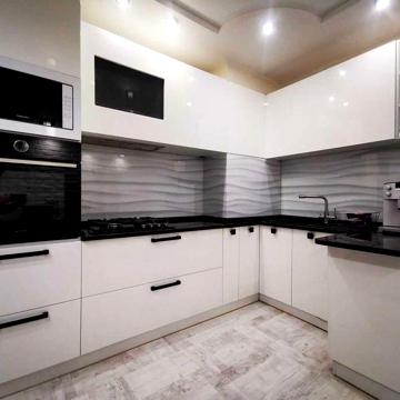 IS3Продам 3к квартиру Гв. Широнинцев 7\16 кап ремонт 80000 кухня 15 м