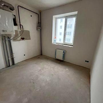 Квартира в затишному місці з частковим ремонтом