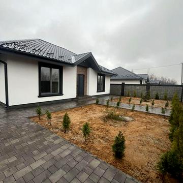 Продам готовий, укомплектований будинок в котеджному містечку.