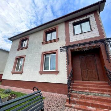 Продаж просторого будинку в м Галич