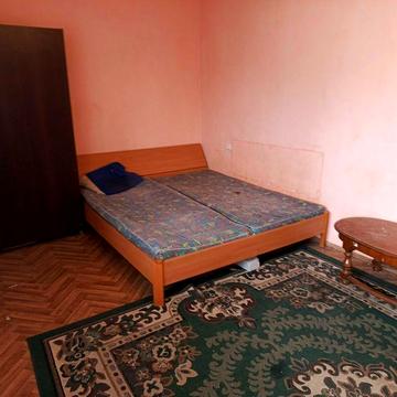 Продаю 5 комнатную квартиру в центре пгт Таирово.