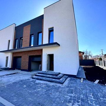Продаж готового до ремонту таунхаусу