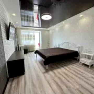 Трикімнатна квартира з ремонтом та меблями