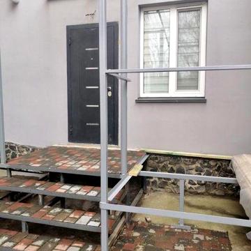 Продаж 1 кімнатної квартири з окремим входом вул.Фабрична