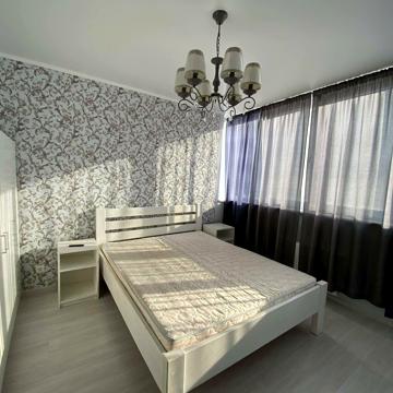 Академіка Сахарова вул., 50