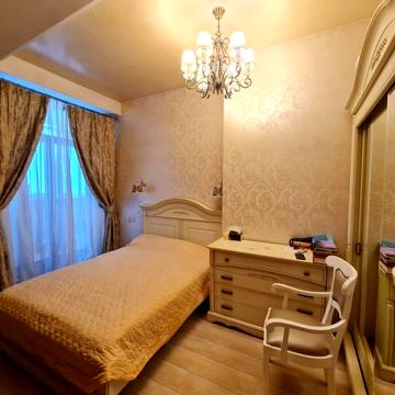 Тіниста вул., 9/12