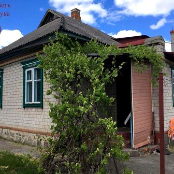 Приватний будинок з білої цегли